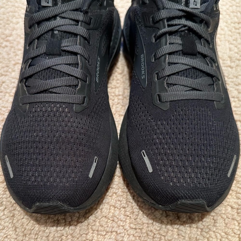 Brooks Women’s Adrenaline GTS 22 w/NEW INSOLES Size 9D (wide)